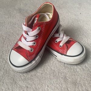 Red low top converse